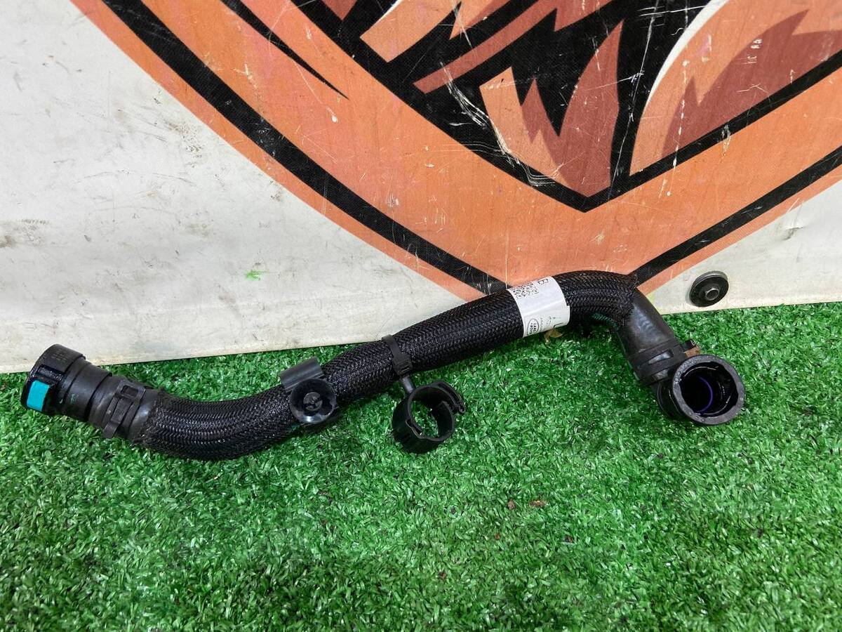 LR135310 Cooling system pipe separator Range Rover Evoque New L551 (2019-) Used